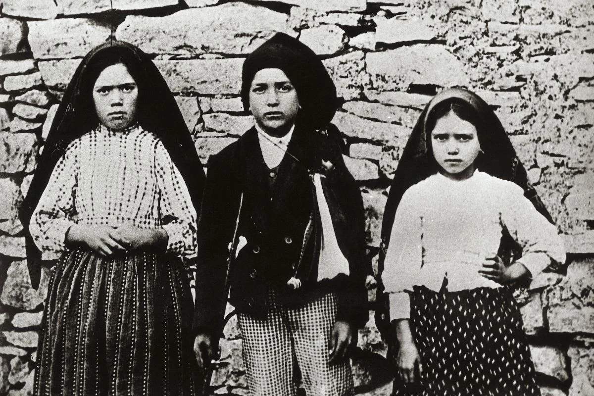 Dzieci z Fatimy zyskały przez swoje widzenia światową sławę Dzieci z Fatimy zyskały przez swoje widzenia światową sławę