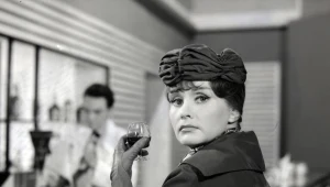 Barbara Krafftówna w filmie "Jak być kochaną"