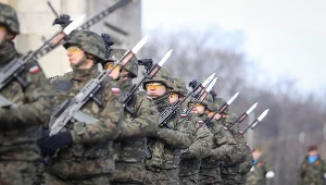 Rząd przyjmuje mechanizmy, które zachęcą funkcjonariuszy do pozostawania w służbie