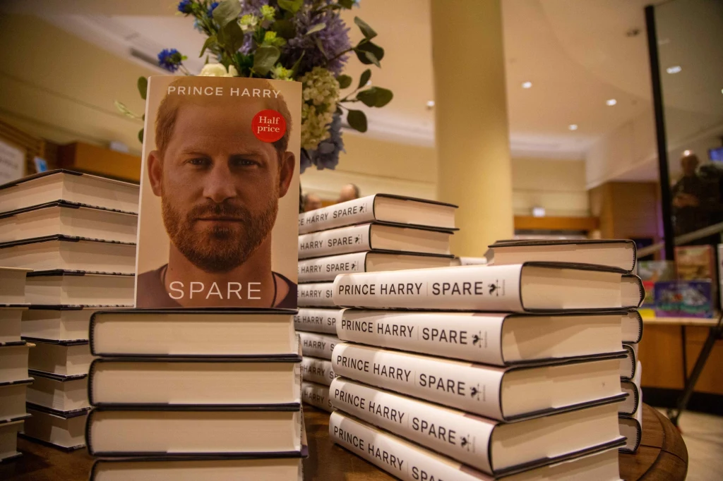 Książka "Spare" księcia Harry'ego bije rekordy popularności na Wyspach Brytyjskich Książka "Spare" księcia Harry'ego bije rekordy popularności na Wyspach Brytyjskich