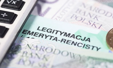 Znikają tradycyjne, plastikowe legitymacje dla emerytów i rencistów.