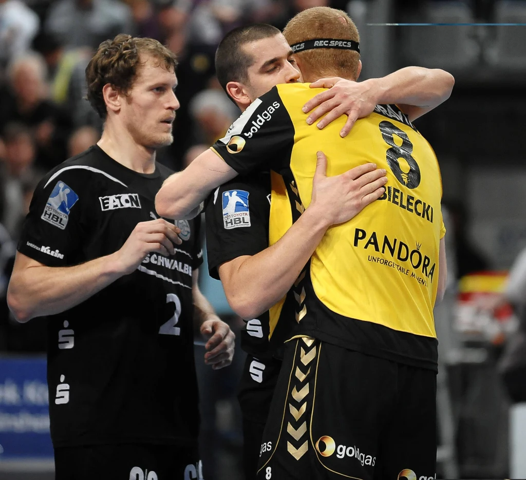 Josip Valčić i Karol Bielecki pół roku po feralnym spotkaniu w Kielcach znów spotkali się na parkiecie - w Bundeslidze Josip Valčić i Karol Bielecki pół roku po feralnym spotkaniu w Kielcach znów spotkali się na parkiecie - w Bundeslidze