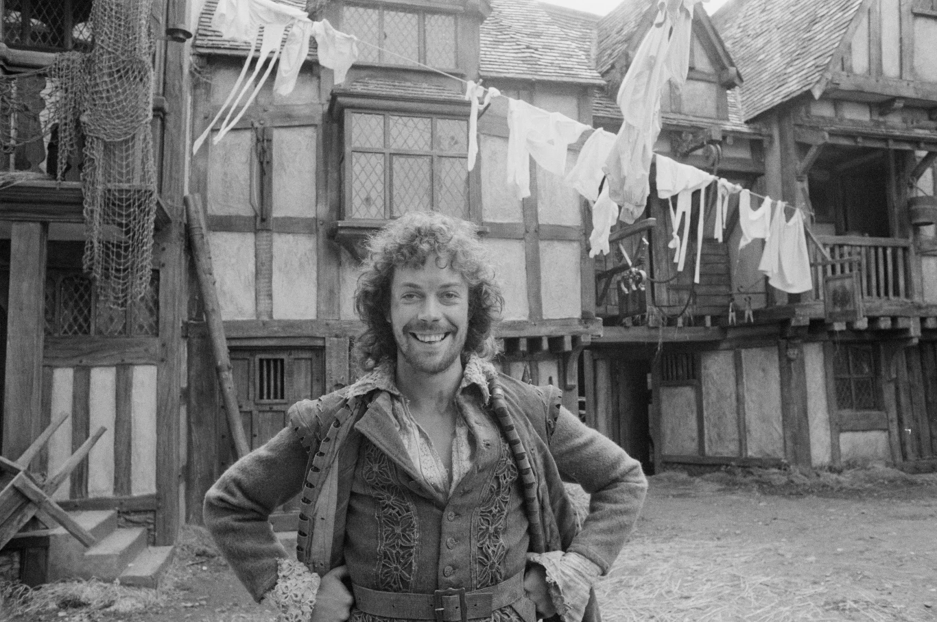 Tim Curry zagrał recepcjonistę w "Kevinie". Jego karierę przerwała