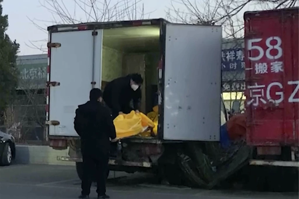 W prosektoriach brakuje miejsc. W Chińskich miastach zwłoki przechowuje się w samochodach-chłodniach