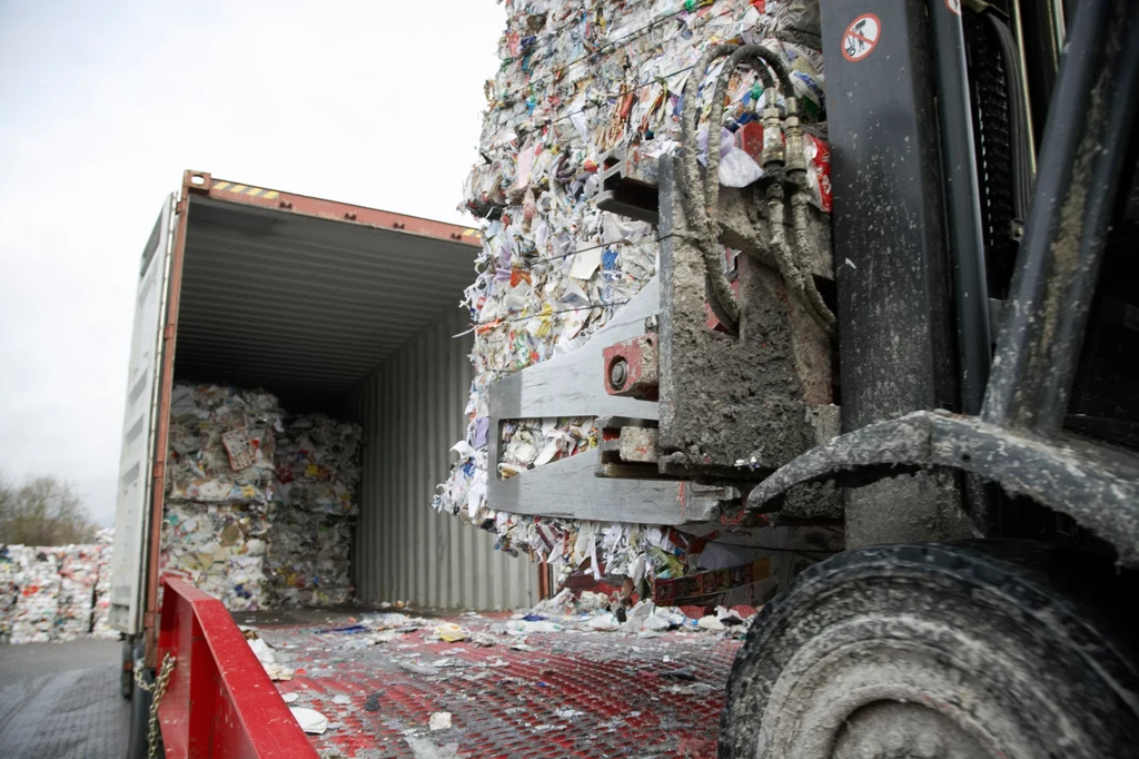 Co roku Polska eksportuje z innych krajów setki tysięcy ton odpadów. Najwięcej śmieci przyjeżdża do nas z Niemiec