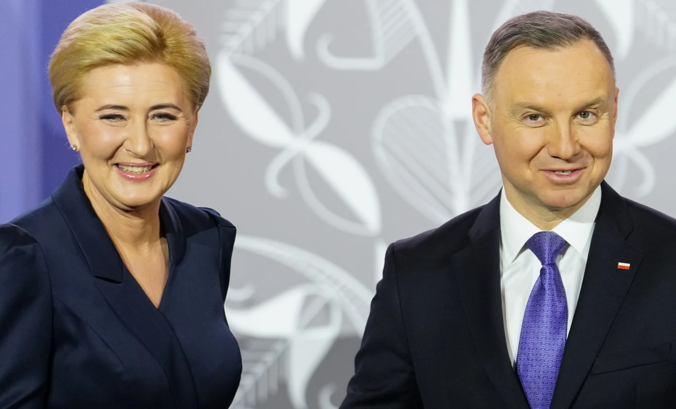 Agata Duda jest wyższa od męża? Te zdjęcia nie pozostawiają wątpliwości Agata Duda jest wyższa od męża? Te zdjęcia nie pozostawiają wątpliwości