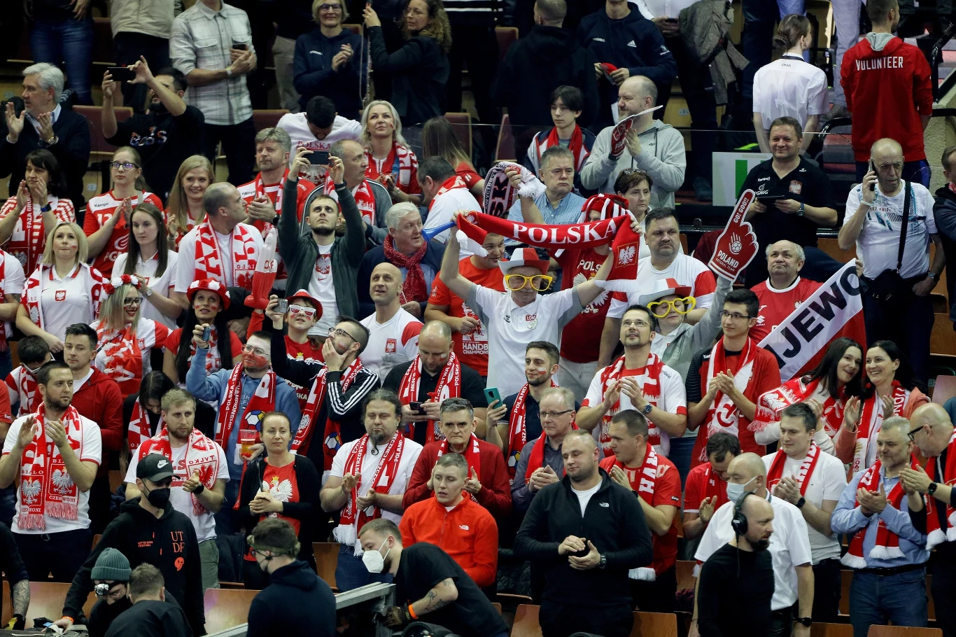 Polscy kibice w "Spodku" - ósmy zawodnik naszej reprezentacji Polscy kibice w "Spodku" - ósmy zawodnik naszej reprezentacji