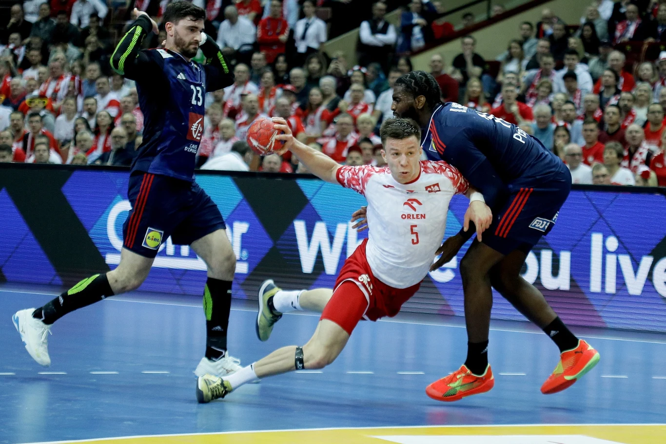 Michał Olejniczak dobrze regulował tempo gry Polaków Michał Olejniczak dobrze regulował tempo gry Polaków