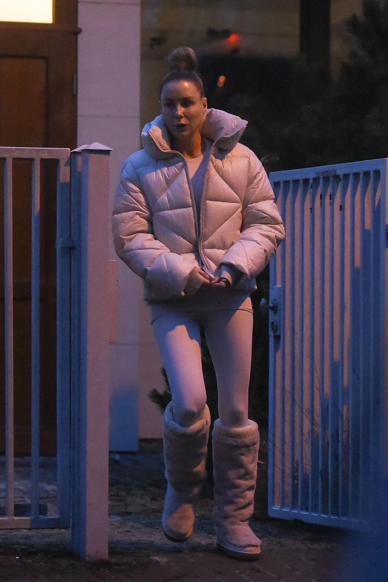 Małgorzata Rozenek po siłowni pędzi odwieźć dzieci do szkoły Małgorzata Rozenek po siłowni pędzi odwieźć dzieci do szkoły