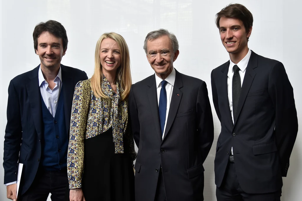 Bernard Arnault z córką Delphine oraz synami Antoinem (pierwszy z lewej) i Alexandrem (pierwszy z prawej).