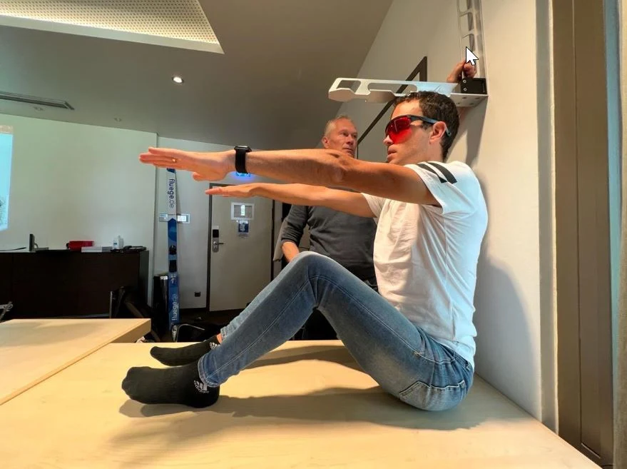 Zawodników mierzy się nie tylko w pozycji leżącej, ale też siedzącej