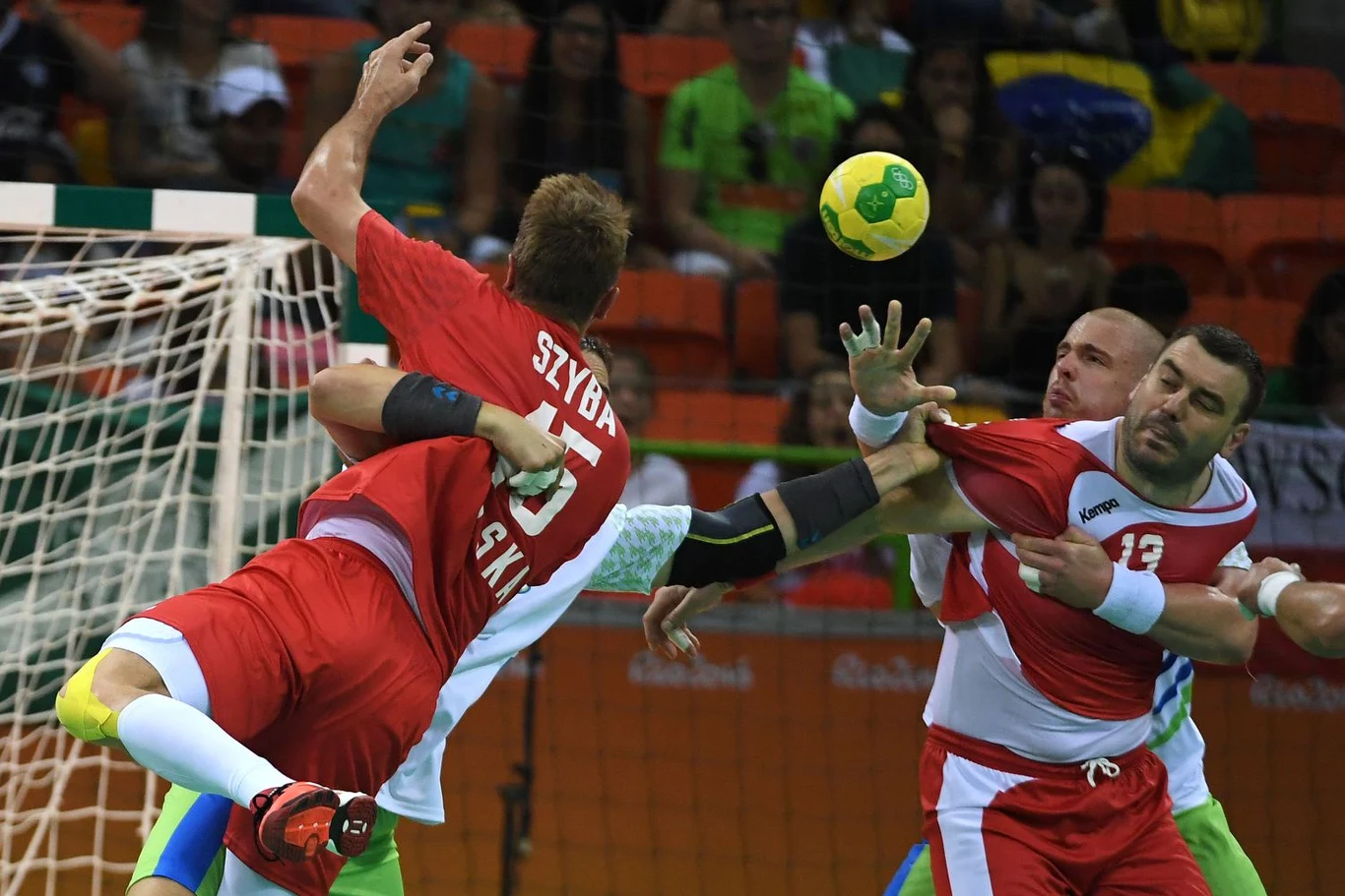 Bartosz Jurecki w reprezentacji Polski podczas meczu ze Słowenią w Rio de Janeiro Bartosz Jurecki w reprezentacji Polski podczas meczu ze Słowenią w Rio de Janeiro