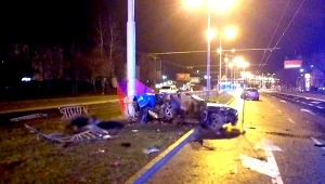 Audi uderzyło w latarnię. Trzy osoby zginęły na miejscu