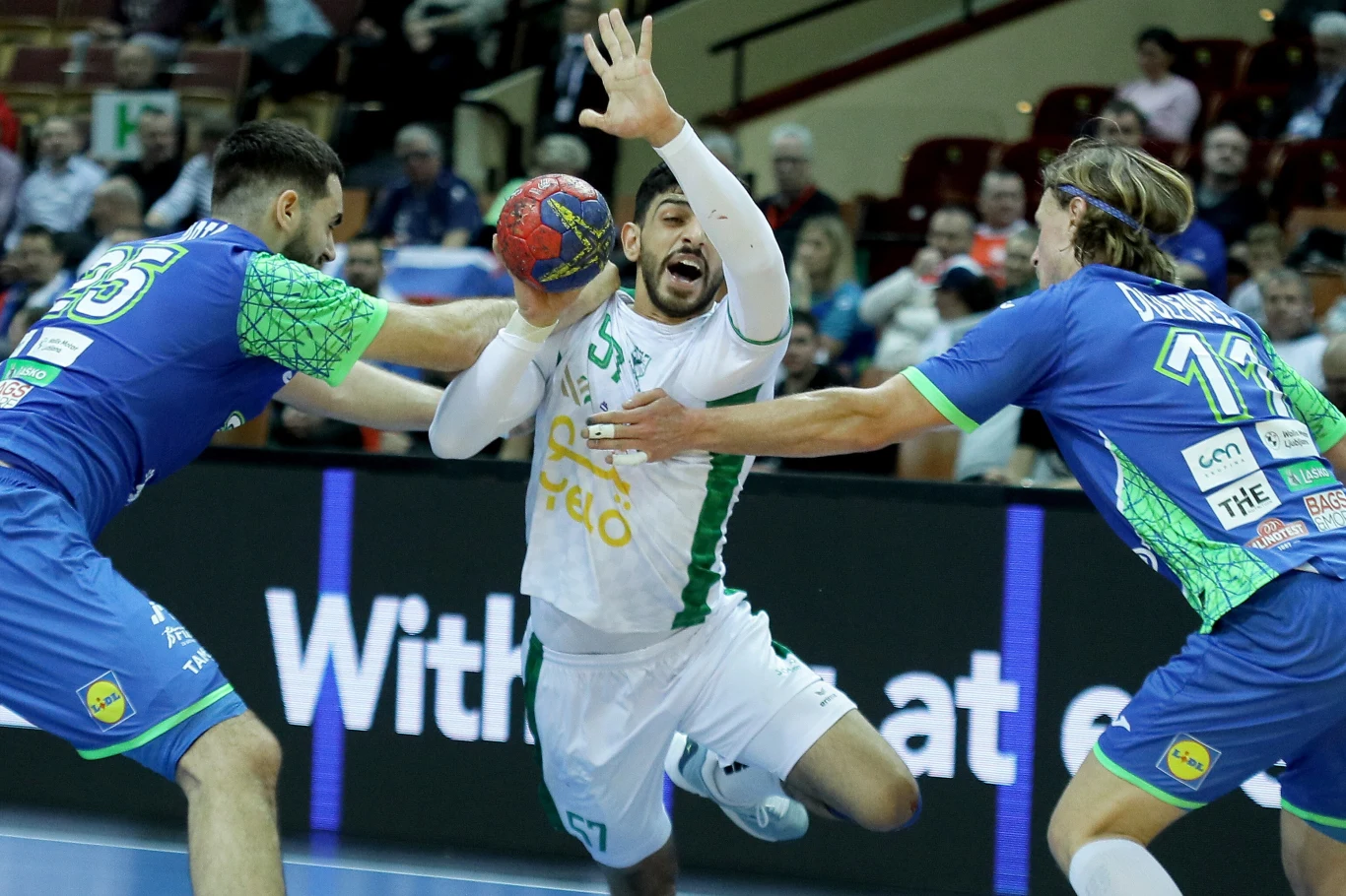 Mojtaba Al-Salem w akcji ofensywnej Arabii Saudyjskiej