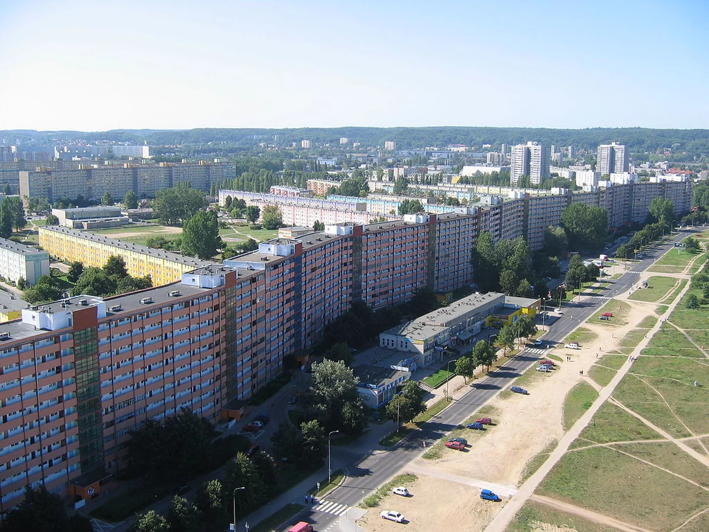 Falowiec przy ulicy Obrońców Wybrzeża na Przymorzu, Gdańsk