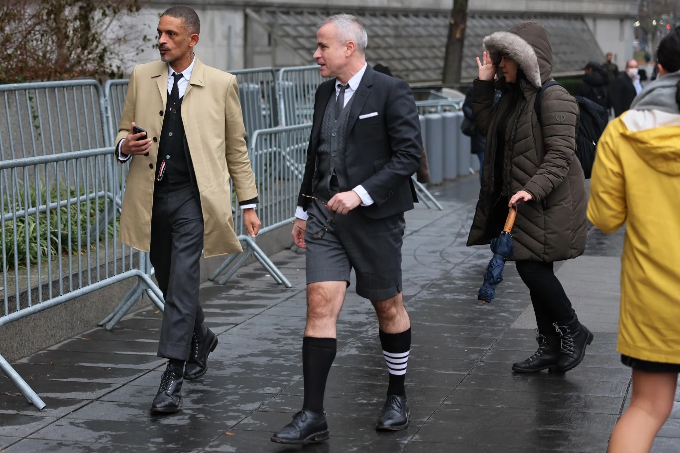 Projektant mody Thom Browne przed budynkiem sądu federalnego na Manhattanie Projektant mody Thom Browne przed budynkiem sądu federalnego na Manhattanie