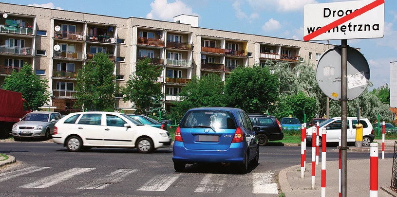 Skrzyżowanie z drogą wewnętrzną rządzi się zupełnie innymi zasadami