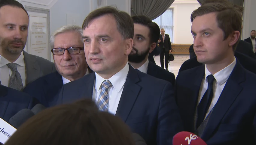 Zbigniew Ziobro w Sejmie po przegłosowaniu nowelizacji ustawy o Sądzie Najwyższym Zbigniew Ziobro w Sejmie po przegłosowaniu nowelizacji ustawy o Sądzie Najwyższym