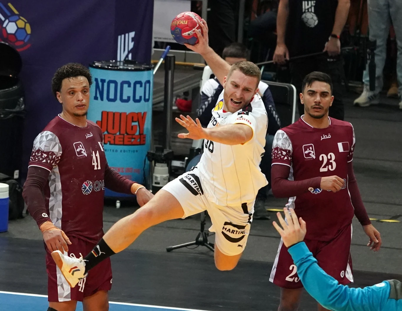 Efektowna akcja Lukasa Mertensa Efektowna akcja Lukasa Mertensa