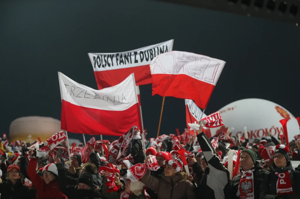 Kibice w trakcie konkursu drużynowego w Zakopanem Kibice w trakcie konkursu drużynowego w Zakopanem