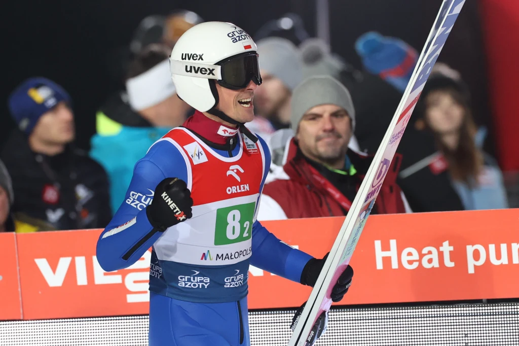 Piotr Żyła oddał dwa najdłuższe skoki w polskim zespole, a nasza reprezentacja zajęła drugie miejsce w czasie konkursu w Zakopanem Piotr Żyła oddał dwa najdłuższe skoki w polskim zespole, a nasza reprezentacja zajęła drugie miejsce w czasie konkursu w Zakopanem