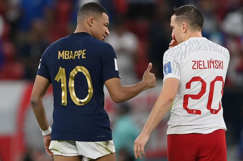 Piotr Zieliński i Kylian Mbappe w meczu Polska-Francja Piotr Zieliński i Kylian Mbappe w meczu Polska-Francja