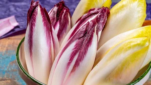 W Polsce najpopularniejsze są odmiany cykorii to biała i czerwona