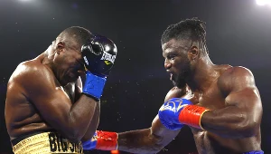 Efe Ajagba (z prawej) w walce ze Stephanem Shawem