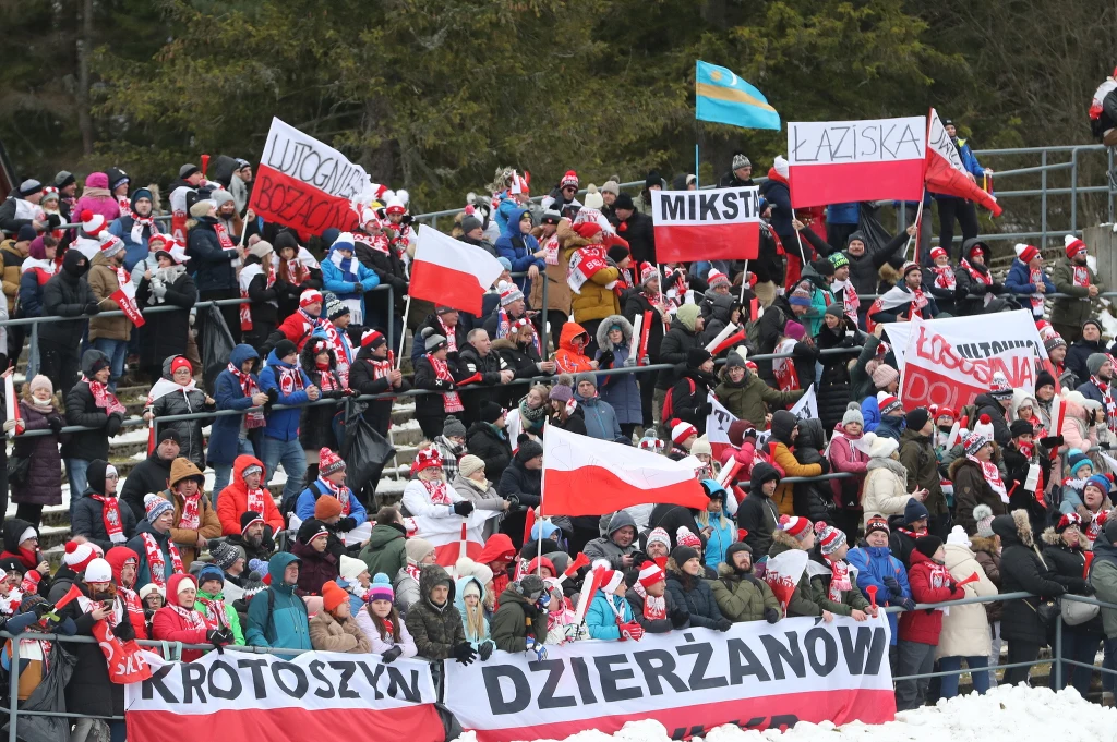 Kibice na Wielkiej Krokwi w Zakopanem