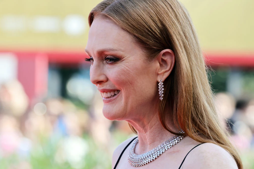 Julianne Moore lubi, gdy widać jej piegi