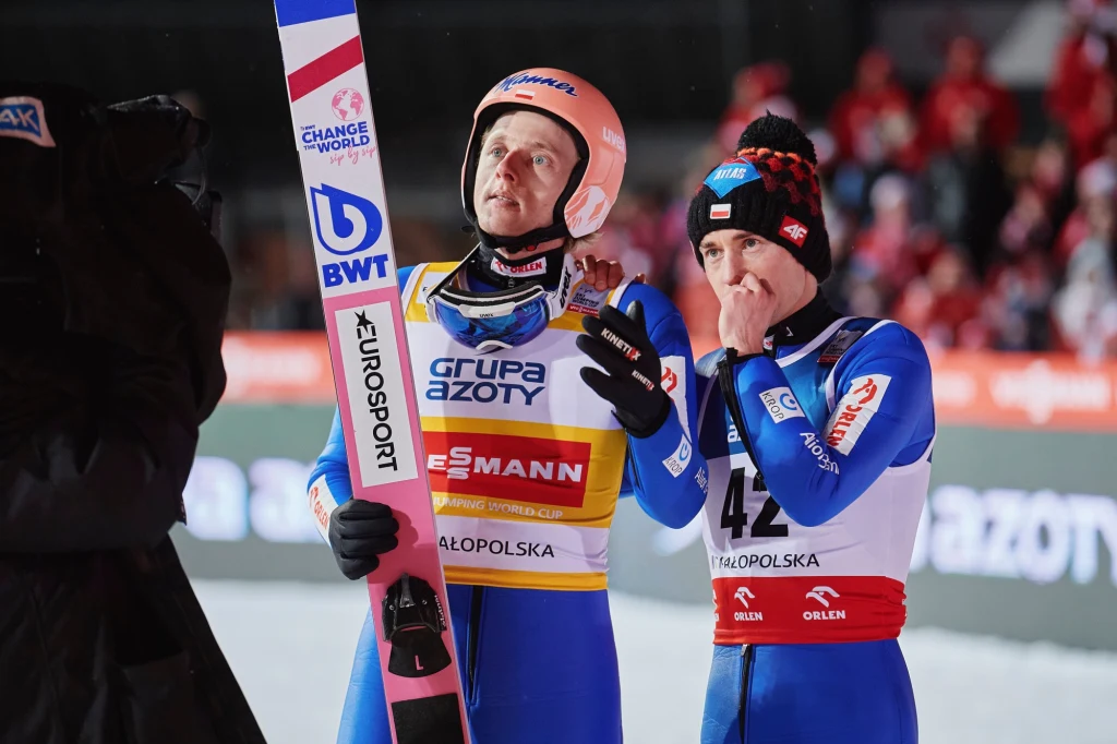 Kamil Stoch w towarzystwie Dawida Kubackiego, lidera klasyfikacji generalnej PŚ Kamil Stoch w towarzystwie Dawida Kubackiego, lidera klasyfikacji generalnej PŚ