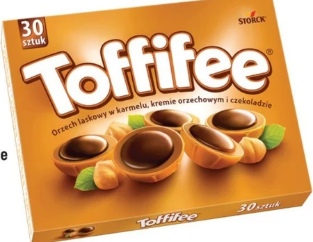 Toffifee Orzech laskowy w karmelu kremie orzechowym i czekoladzie 250 g (30 sztuk)