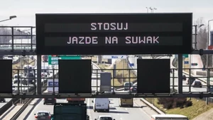 Mimo, że jazda na suwak jako przepis funkcjonuje w Polsce już od kilku lat, kierowcy wciąż popełniają błędy.