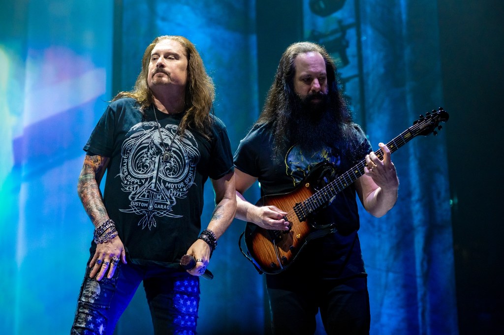 James LaBrie i John Petrucci na scenie