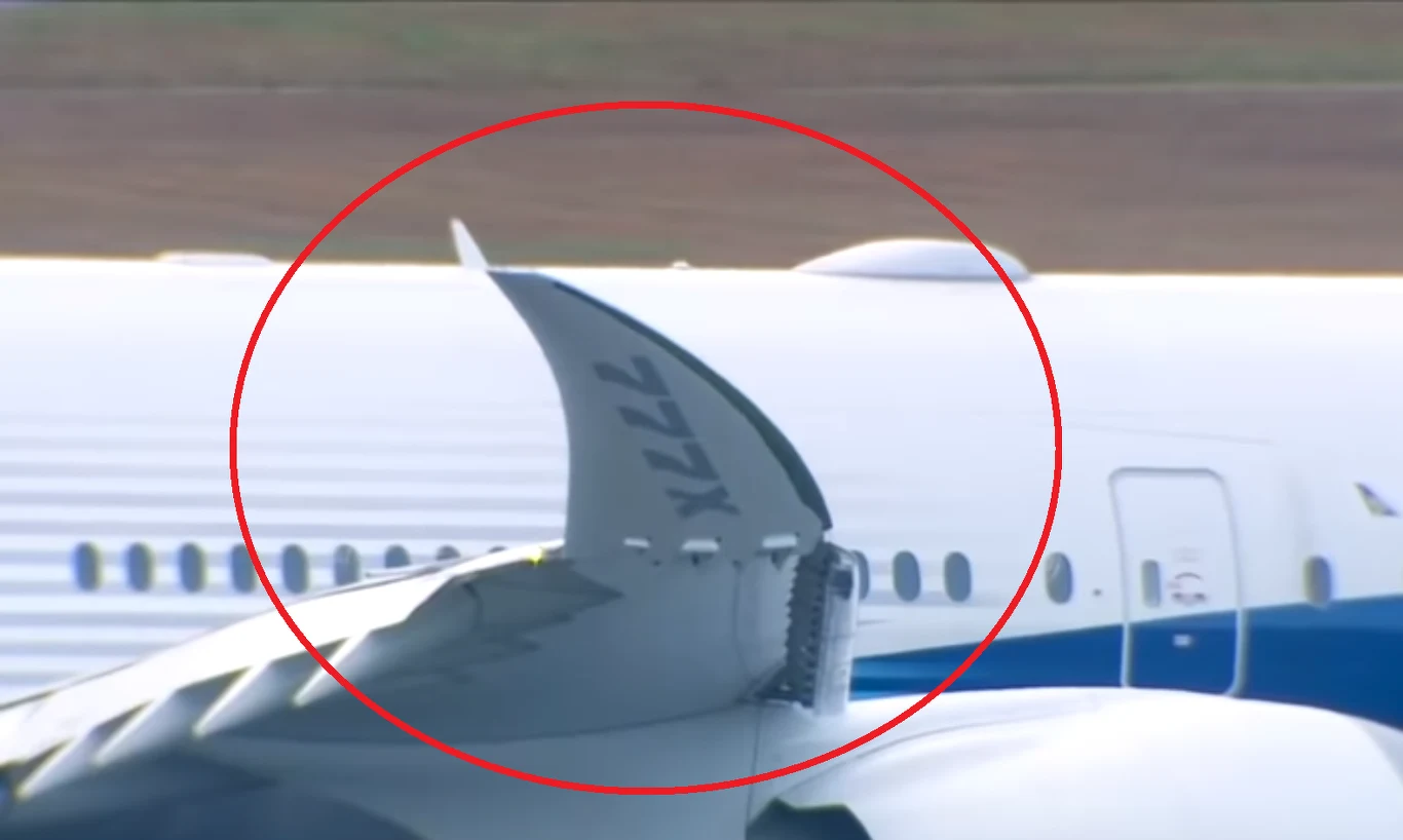 Boeing 777X ma składane końcówki skrzydeł. Dzięki temu pilotom będzie łatwiej manewrować na płycie lotniska. / zdjęcie: Boeing Boeing 777X ma składane końcówki skrzydeł. Dzięki temu pilotom będzie łatwiej manewrować na płycie lotniska. / zdjęcie: Boeing