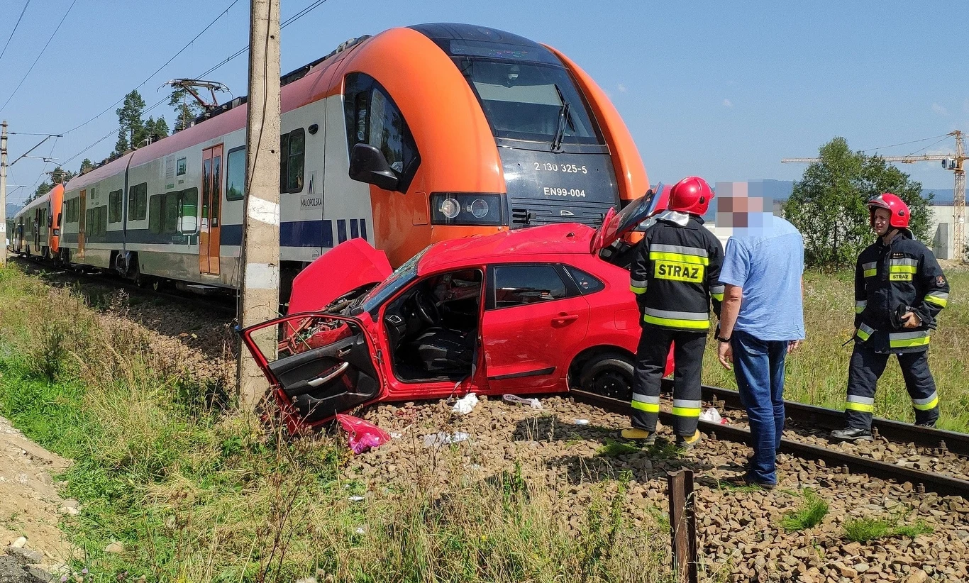 Do wypadku na przejeździe kolejowym w Szaflarach doszło podczas egzaminu na prawo jazdy Do wypadku na przejeździe kolejowym w Szaflarach doszło podczas egzaminu na prawo jazdy