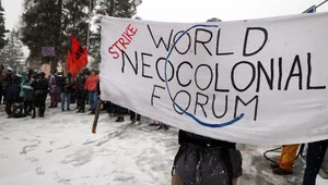 Protesty przeciw koncernom naftowym na Światowym Forum Ekonomicznym