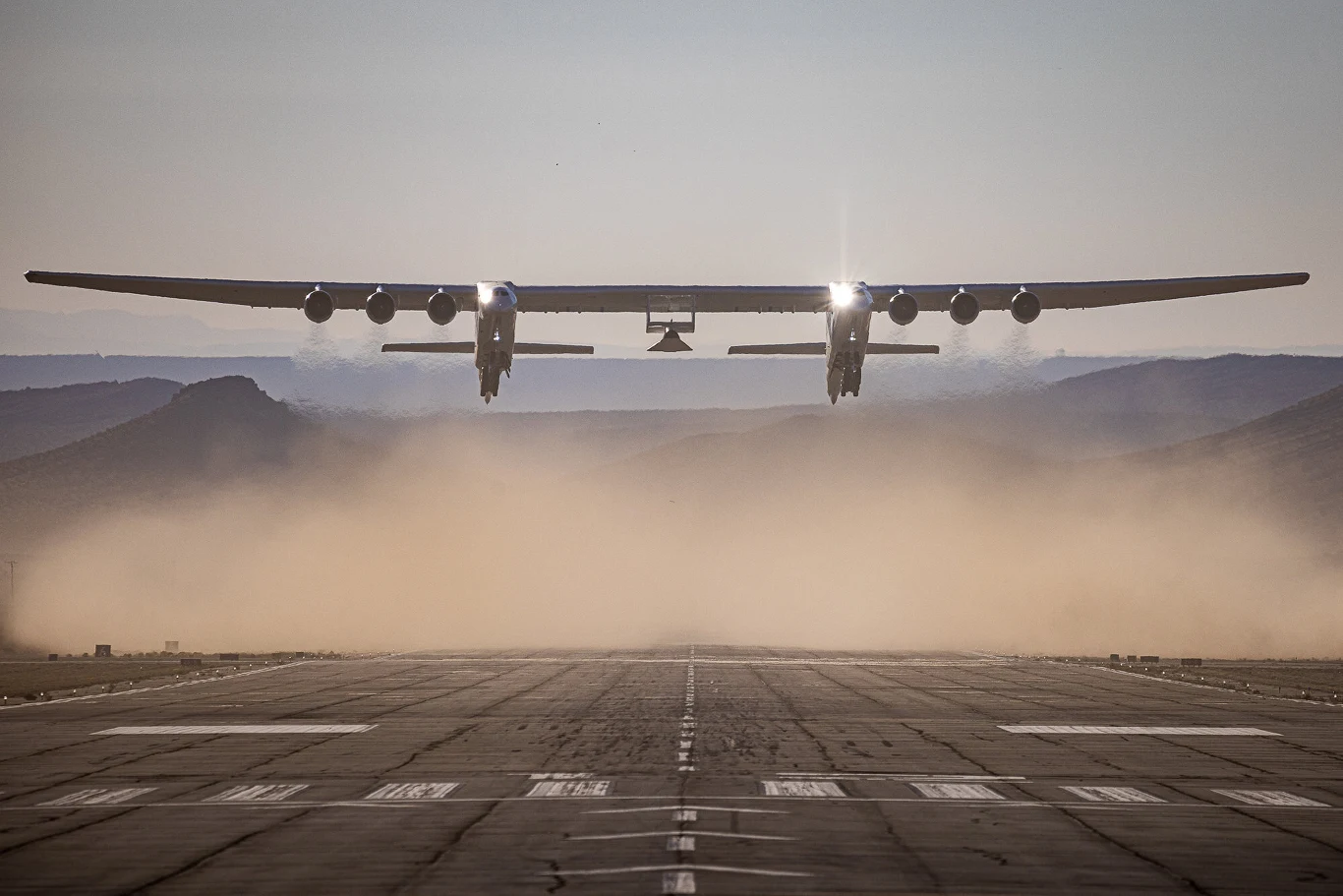 Gigantyczny Stratolaunch Roc z kolejnym rekordem Gigantyczny Stratolaunch Roc z kolejnym rekordem