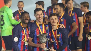 Ousmane Dembele, Robert Lewandowski i Gavi z Superpucharem Hiszpanii