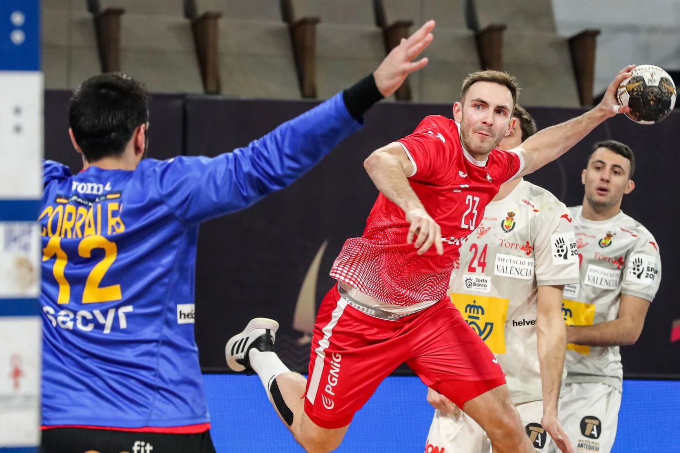 Arkadiusz Moryto w akcji na bramkę Hiszpanów podczas mundialu w Egipcie w 2021 roku Arkadiusz Moryto w akcji na bramkę Hiszpanów podczas mundialu w Egipcie w 2021 roku