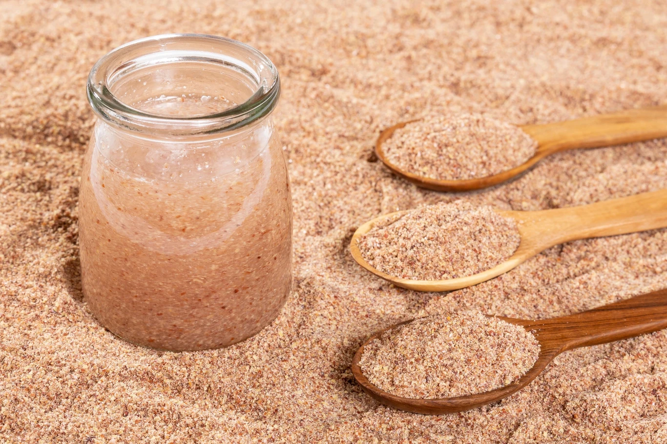 Siemię lniane polecane jest szczególnie w postaci mielonej Siemię lniane polecane jest szczególnie w postaci mielonej