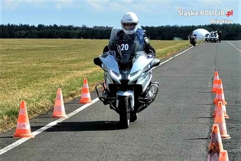 Funkcjonariusze, którzy mają korzystać z BMW R 1250 RT, przeszli szkolenie w ośrodku doskonalenia jazdy w Bednarach 