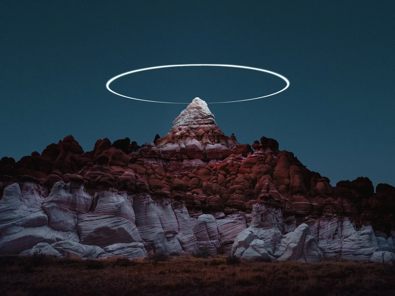 Zdjęcie z albumu „Lux Noctis”, 2018 r. Zdjęcie z albumu „Lux Noctis”, 2018 r.