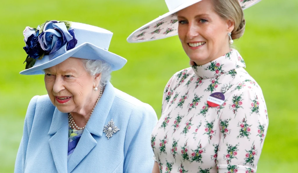 Królowa Elżbieta II i hrabina Wessex