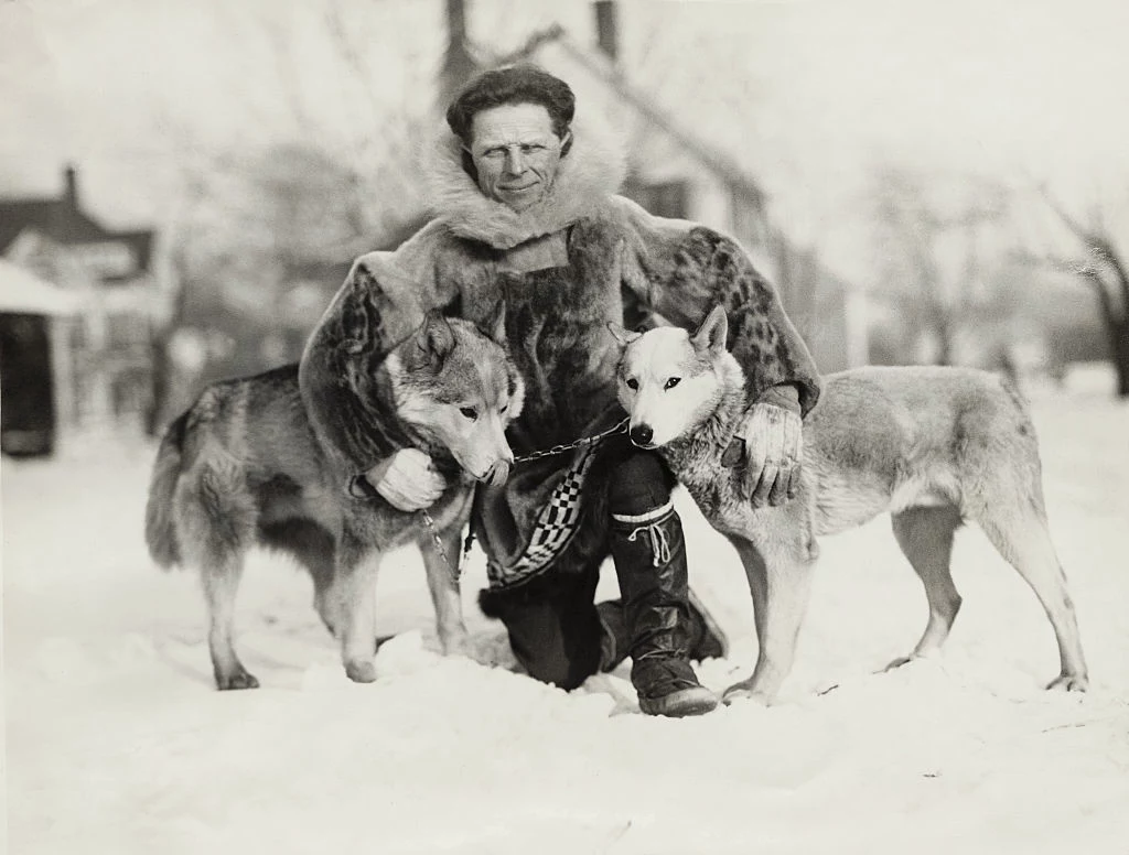 Leonhard Seppala wraz ze swoimi psami zaprzęgowymi. 