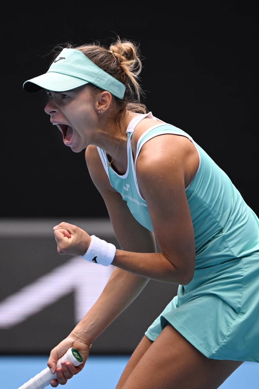 Magda Linette jest w trzeciej rundzie Australian Open Magda Linette jest w trzeciej rundzie Australian Open