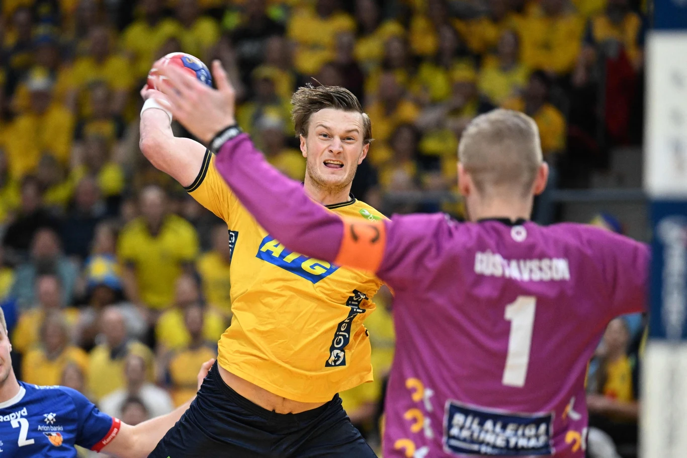 Jonathan Carlsbogård kontra Bjorgvinn Gustavsson - górą w tym pojedynku był Szwed. Kapitan Islandczyków nie obronił żadnego z dziesięciu rzutów