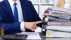 Obecnie przedsiębiorcy mają obowiązek przechowywania faktur przez 5 lat (zdj. ilustracyjne)