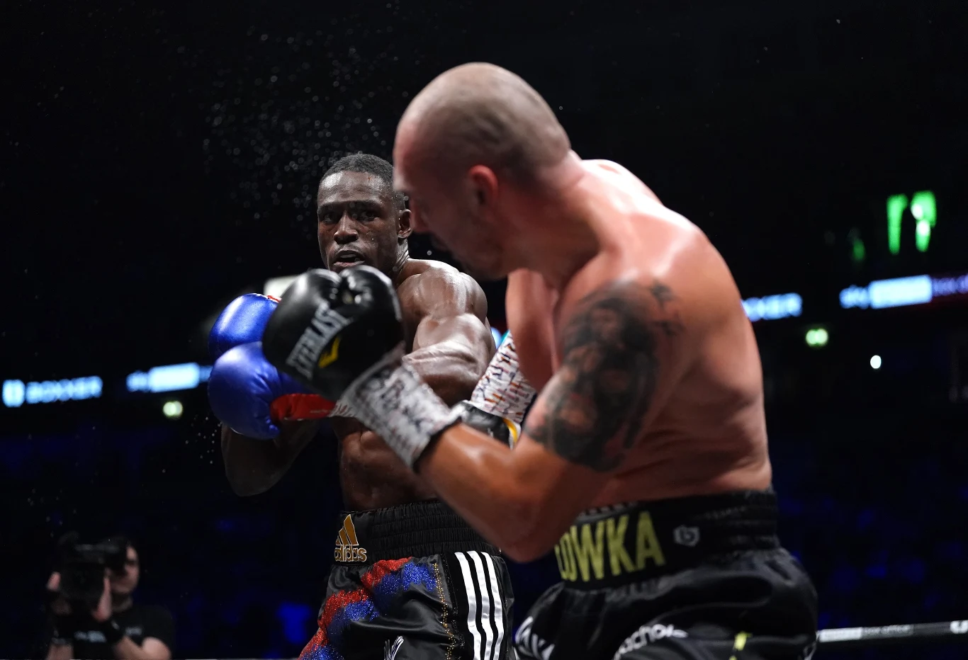 Richard Riakporhe okazał się lepszy od Krzysztofa Głowackiego Richard Riakporhe okazał się lepszy od Krzysztofa Głowackiego