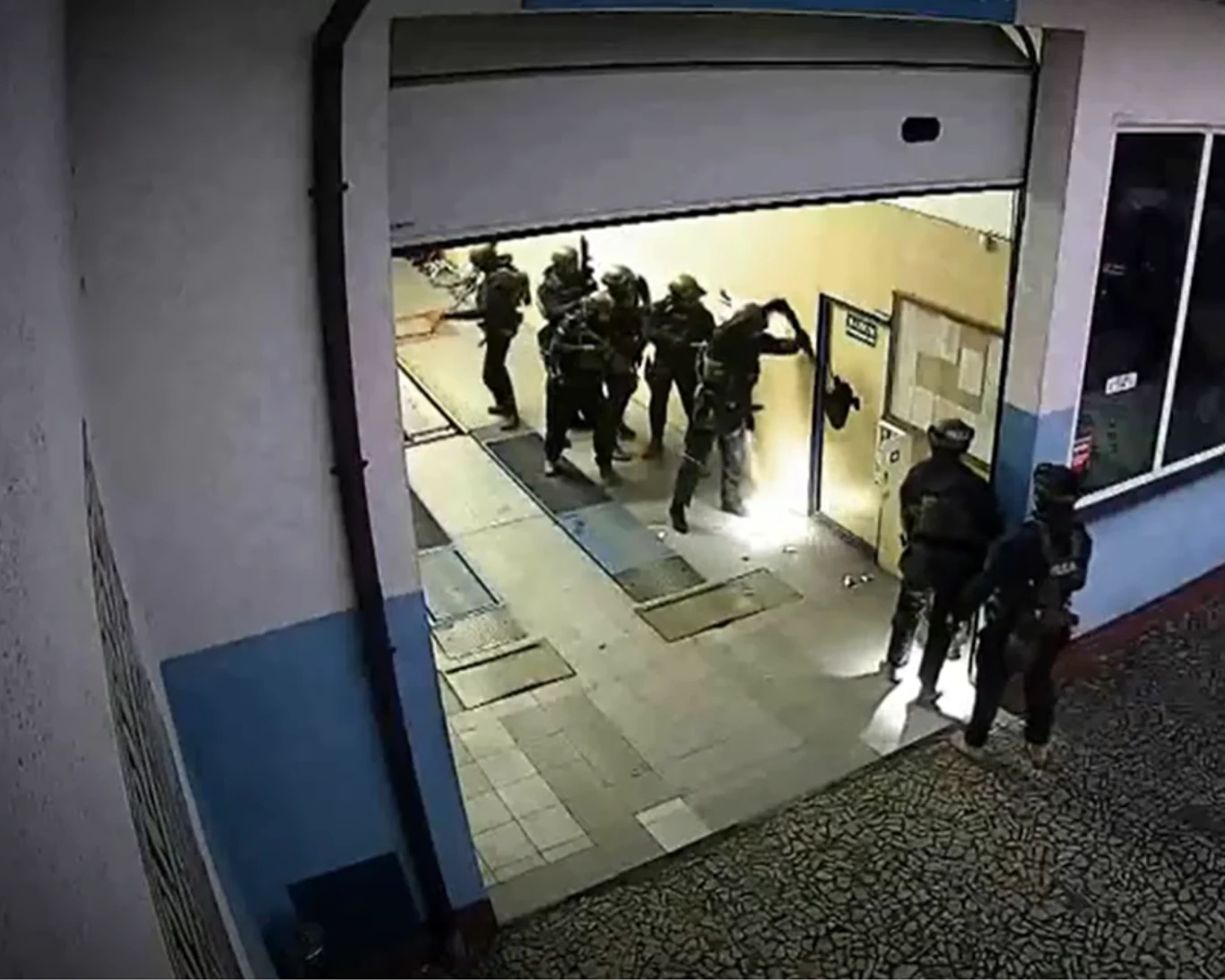 Kadr z nagrania z kamery ze stacji paliw Kadr z nagrania z kamery ze stacji paliw